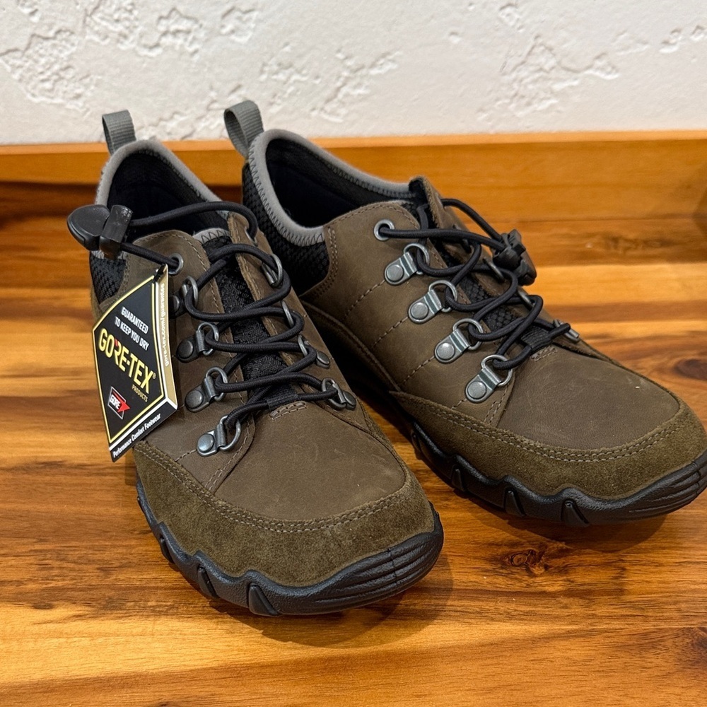 NWT Hotter Haze Khaki and Black Leather Walking Shoes
